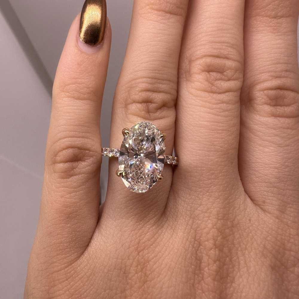 5.20 carat g vs1 oval diamond engagement ring pavé band yellow gold - Picture 2 of 10
